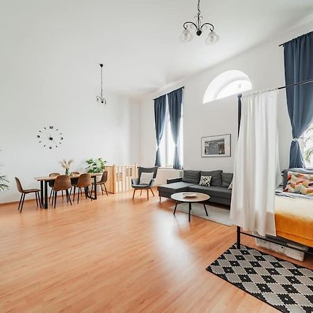 117 M² Near Nussdorferstrasse Appartement Wenen Buitenkant foto