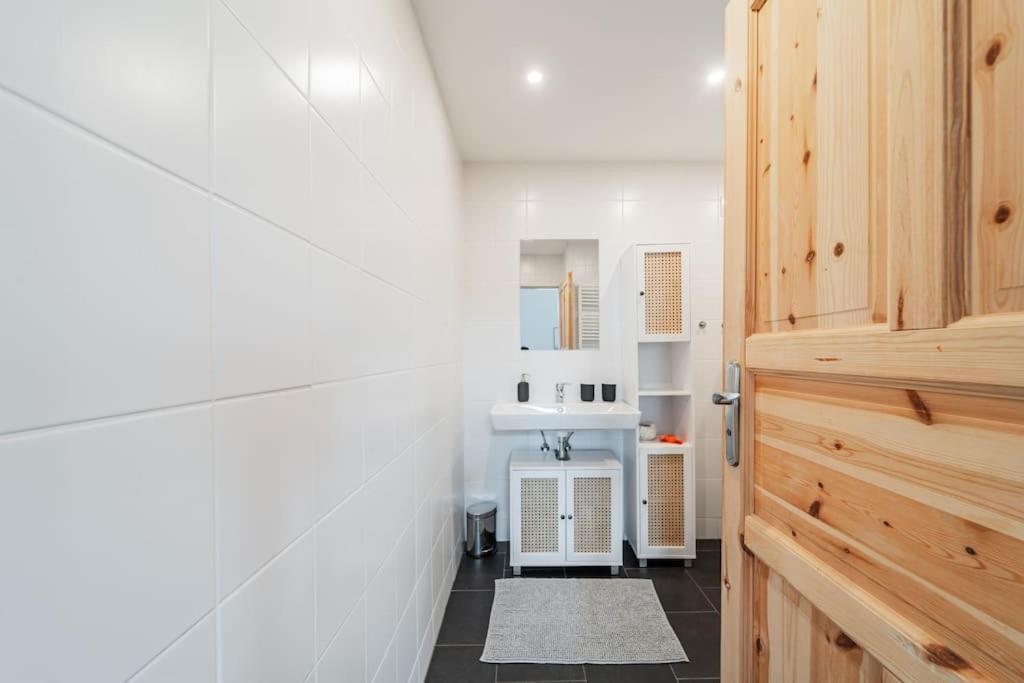 117 M² Near Nussdorferstrasse Appartement Wenen Buitenkant foto