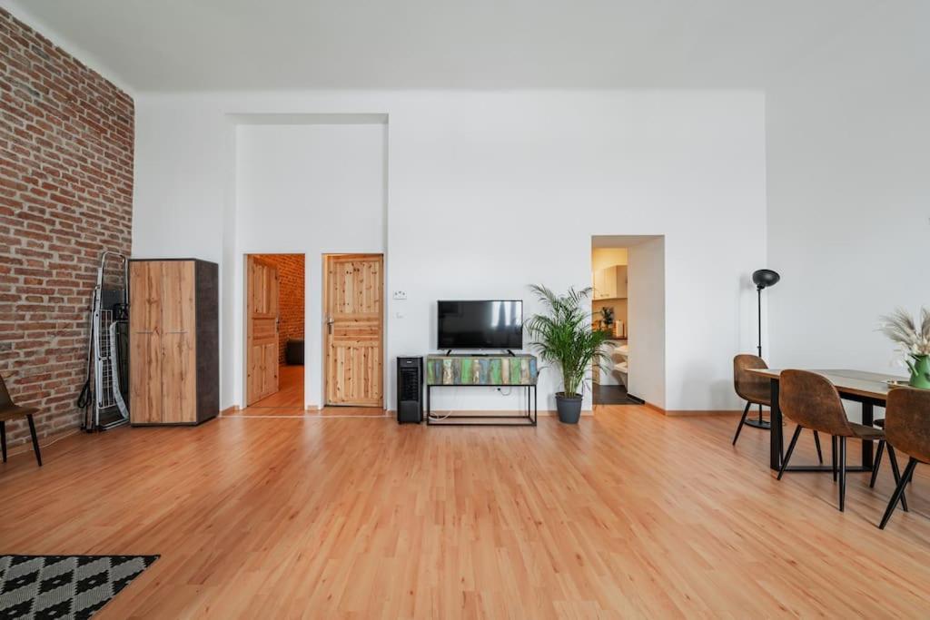 117 M² Near Nussdorferstrasse Appartement Wenen Buitenkant foto