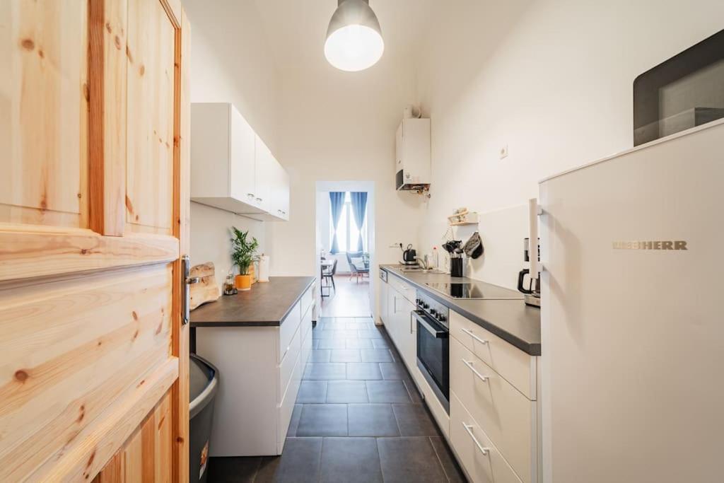 117 M² Near Nussdorferstrasse Appartement Wenen Buitenkant foto