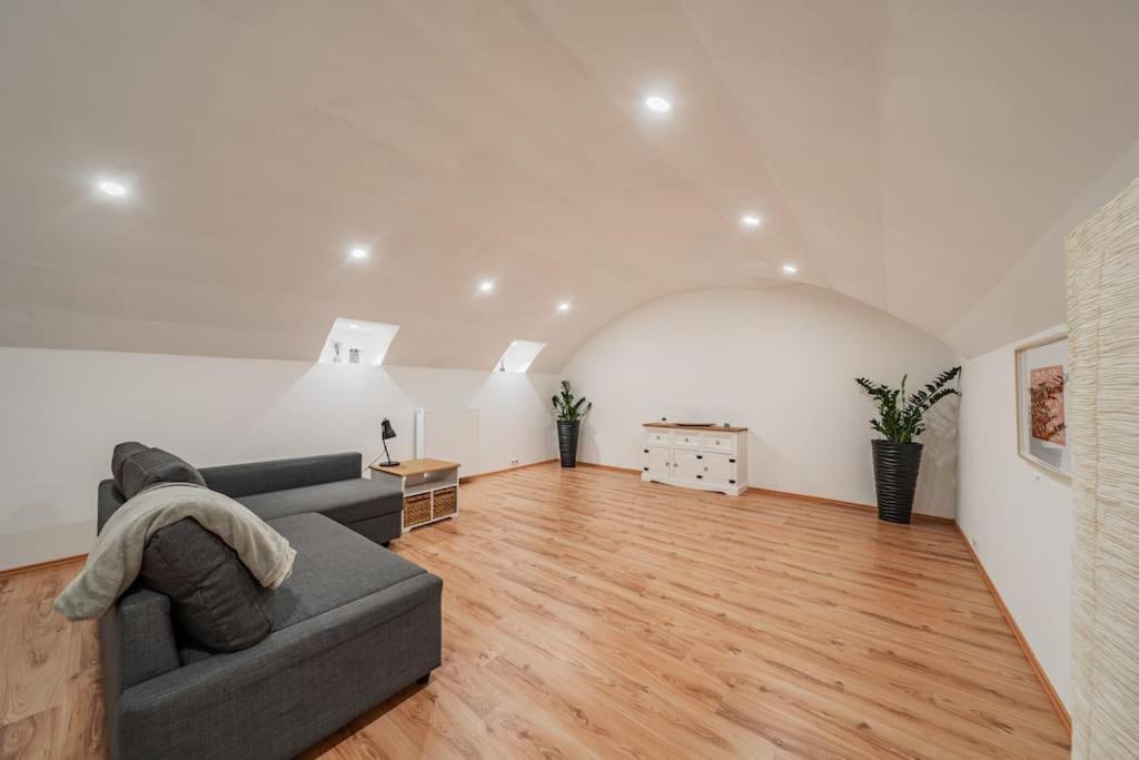 117 M² Near Nussdorferstrasse Appartement Wenen Buitenkant foto