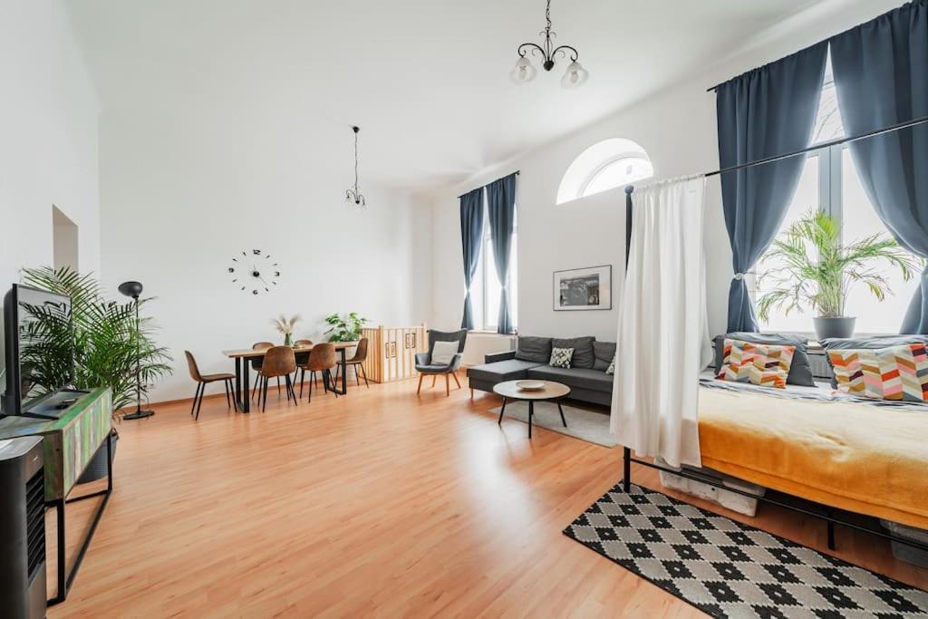 117 M² Near Nussdorferstrasse Appartement Wenen Buitenkant foto